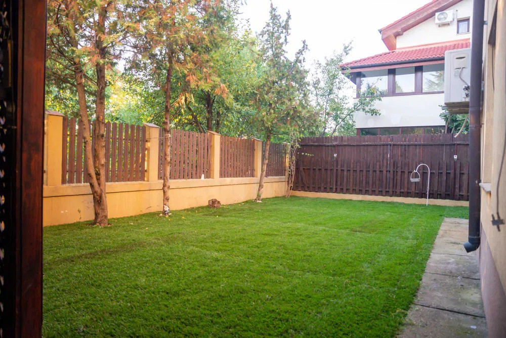 Vila moderna la cheie, gradina, piscina, prima inchiriere, vedere lac, Pipera